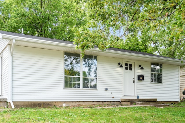 ranch-style home with a front lawn