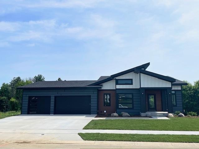 view of front facade featuring a garage and a front lawn