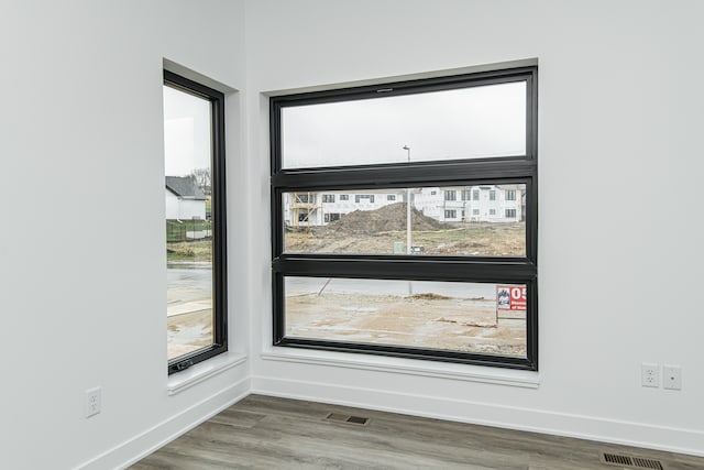 interior details with hardwood / wood-style floors