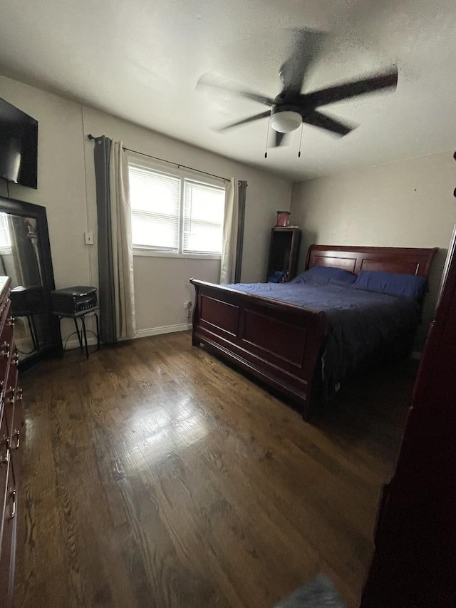 bedroom with dark wood-style floors and ceiling fan