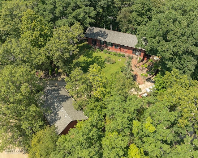 birds eye view of property featuring a wooded view