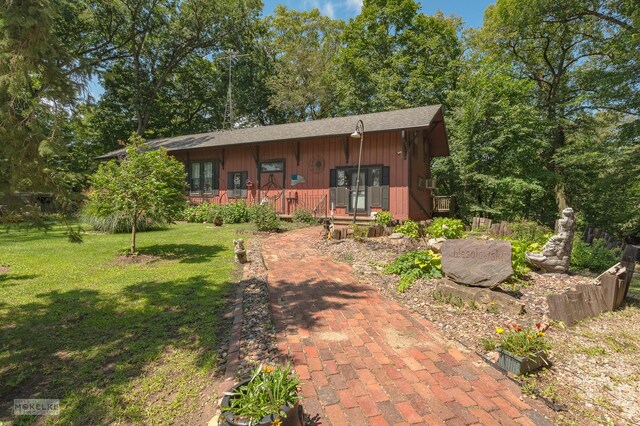 view of front of house with a front yard