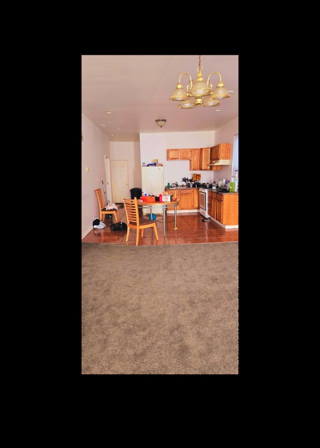 dining room featuring carpet and an inviting chandelier