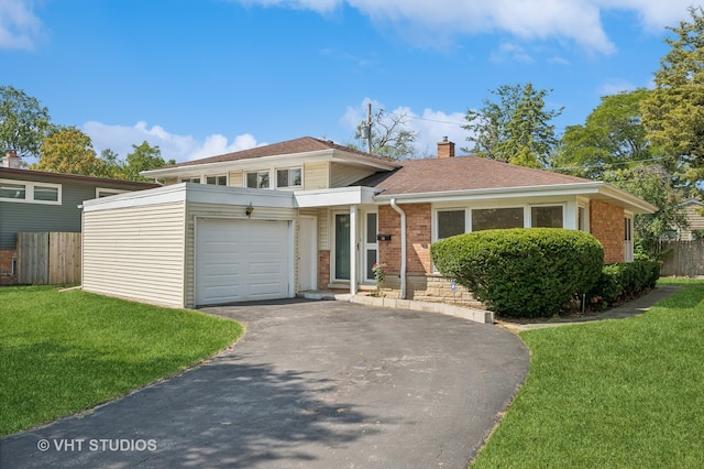 view of front facade featuring a garage and a front lawn