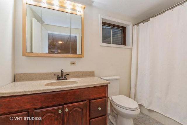 15312 Sunshine Cir, Plainfield, IL 60544 - full bath with vanity, toilet, and a shower with shower curtain