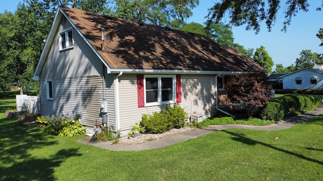 view of front of house featuring a front yard