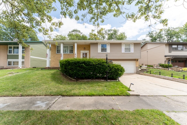 view of front of property with a front lawn