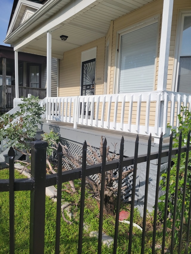 view of patio / terrace with covered porch