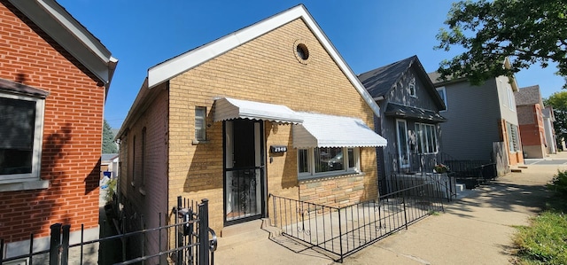 view of front of home with fence and brick siding