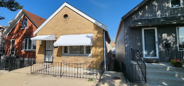 view of front of property featuring fence