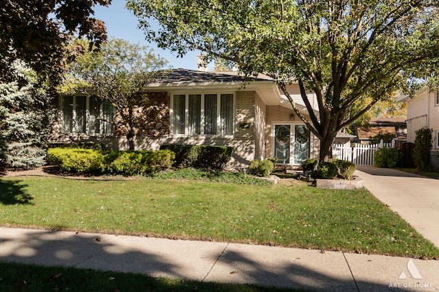 view of front of house with a front lawn