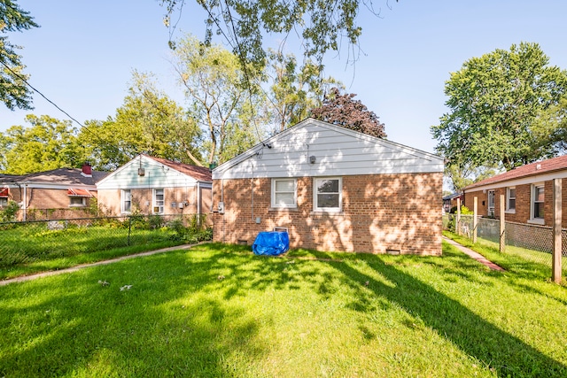 back of house featuring a yard