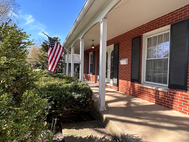 property entrance with covered porch