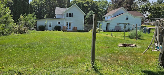 view of yard featuring an outdoor fire pit