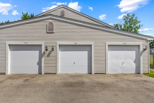 1781 Queensbury Cir, Hoffman Estates, IL 60169 - view of garage