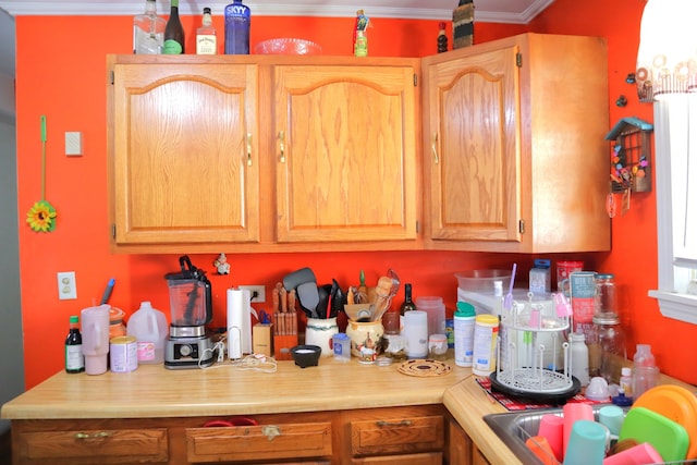 kitchen with crown molding