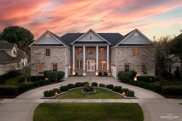 view of front facade with a lawn