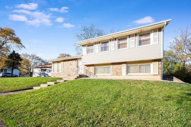 tri-level home featuring a front lawn