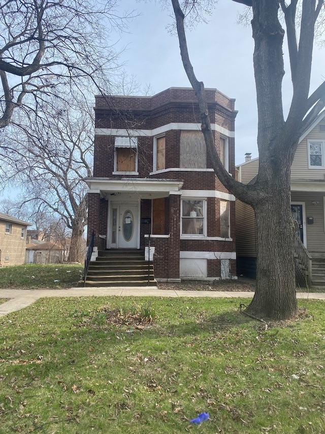 view of front facade with a front yard