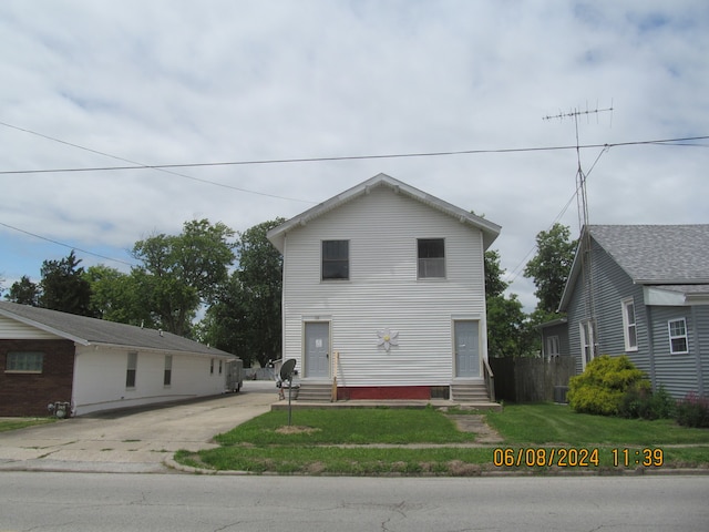 view of front of house with a front yard