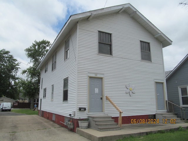 view of front of property