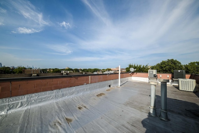 4725 S Saint Lawrence Ave Unit 301, Chicago, IL 60615 - wooden deck featuring fence