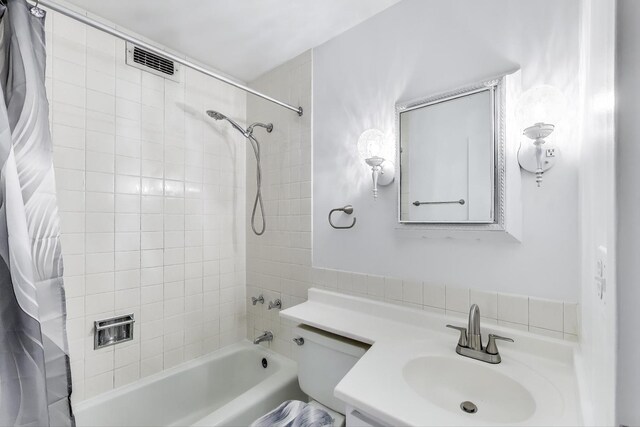 6171 N Sheridan Rd Unit 1508, Chicago, IL 60660 - bathroom with shower / tub combo and a sink