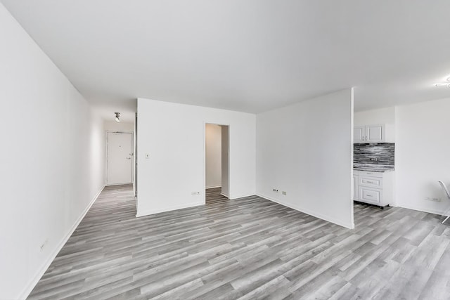 6171 N Sheridan Rd Unit 1508, Chicago, IL 60660 - unfurnished living room featuring light wood finished floors and baseboards