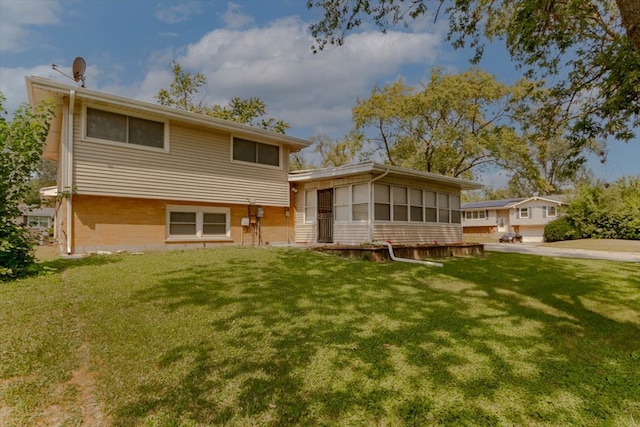 view of front facade with a front lawn