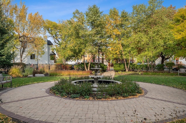 view of home's community featuring a yard