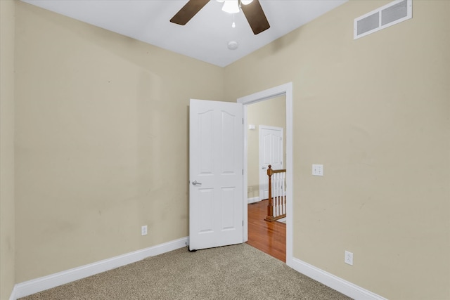 unfurnished room featuring carpet flooring and ceiling fan