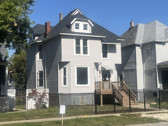 view of front of house with a front yard