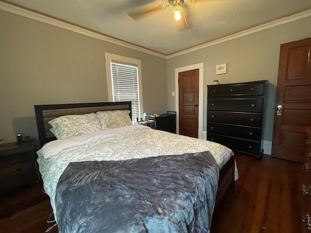 bedroom featuring crown molding, dark wood finished floors, and ceiling fan