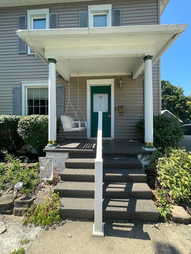 entrance to property featuring a porch