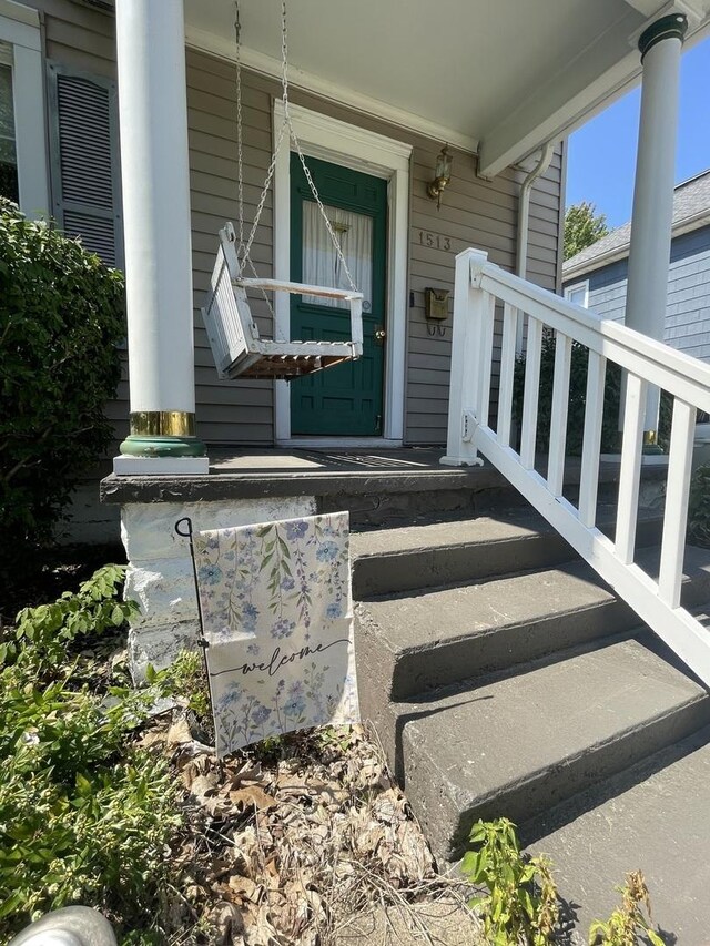 property entrance featuring covered porch