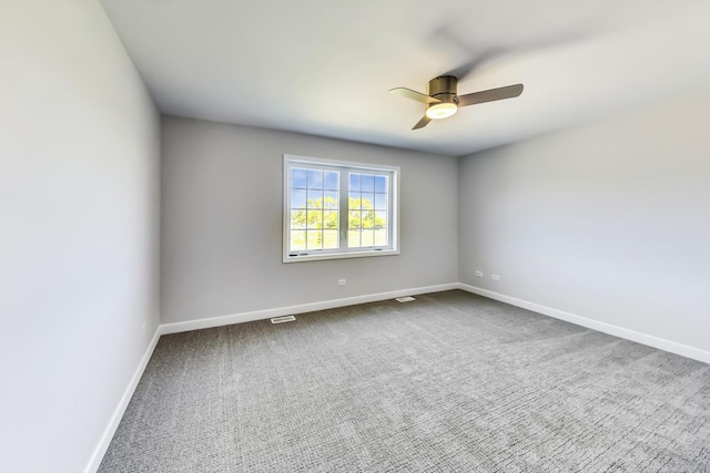 carpeted empty room featuring ceiling fan