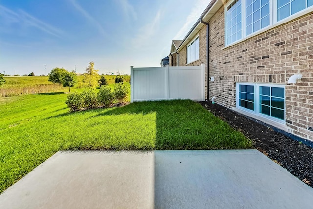 view of yard featuring a patio