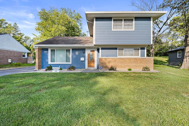 view of front of home with a front lawn