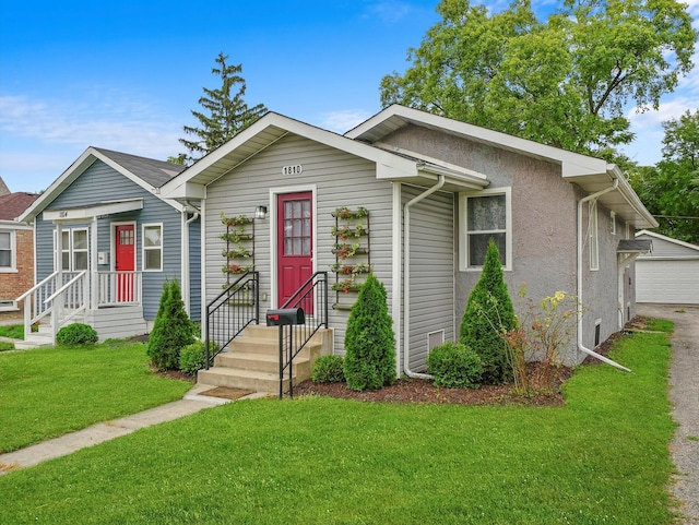 view of front of house featuring a front lawn