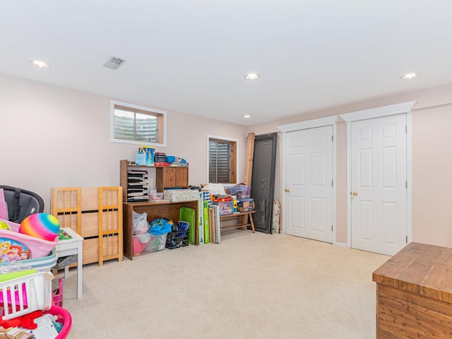 game room with carpet