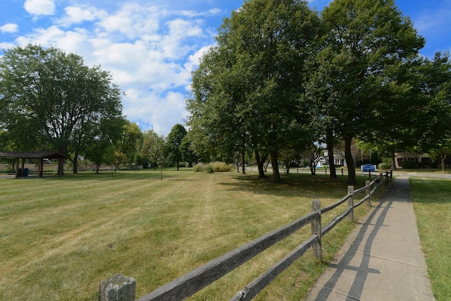 view of property's community featuring a yard