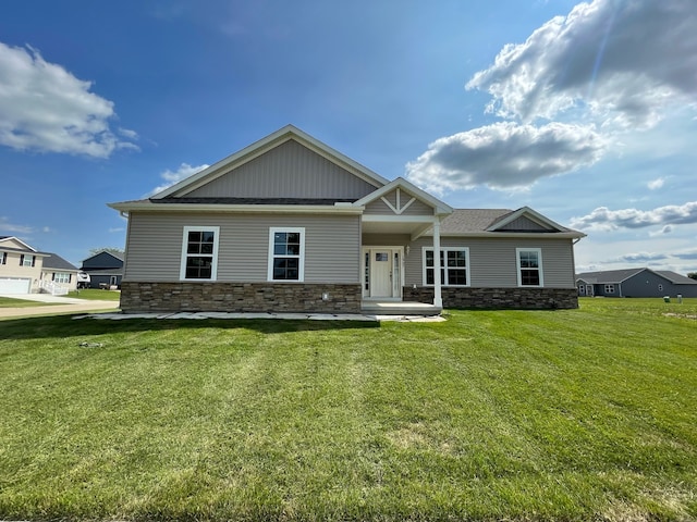 craftsman-style house featuring a front lawn and a garage