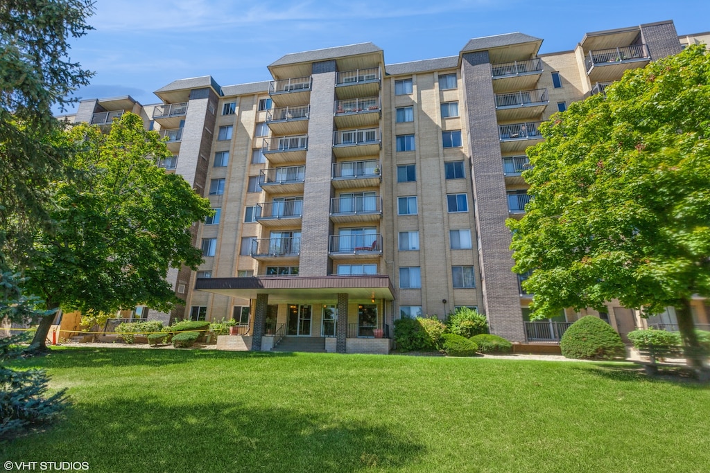 view of building exterior