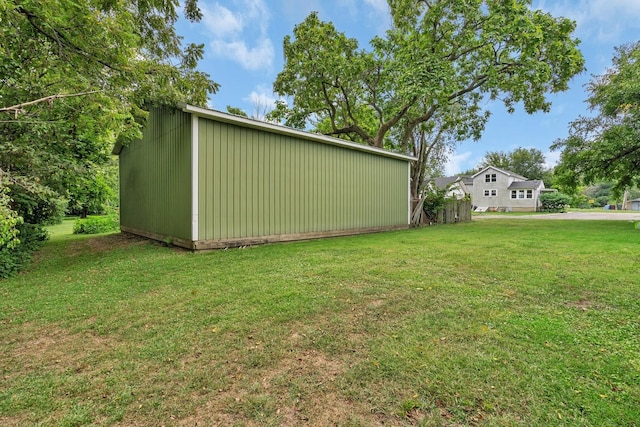 view of yard featuring a pole building and an outdoor structure