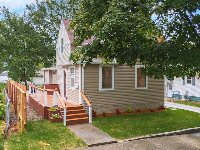 view of front of house with a front yard