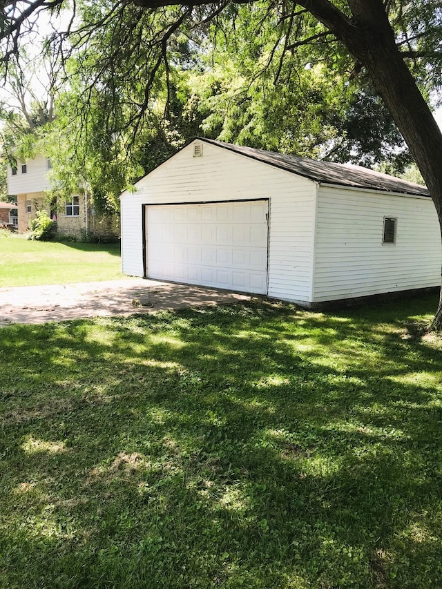 view of detached garage