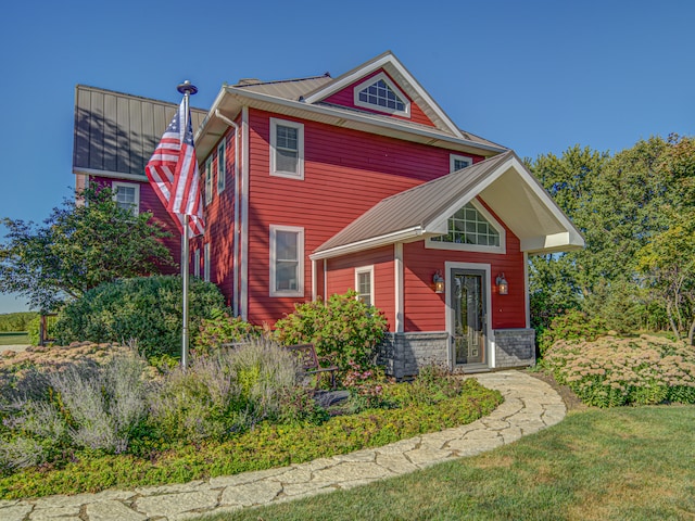 view of front of home featuring a front lawn