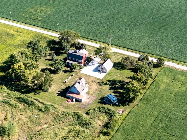 birds eye view of property featuring a rural view