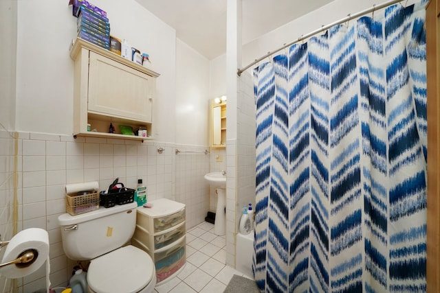 bathroom featuring toilet, tile patterned flooring, shower / bath combo with shower curtain, decorative backsplash, and tile walls