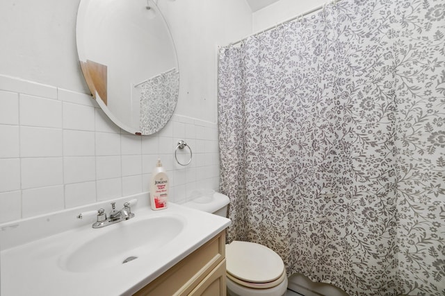 bathroom with a shower with shower curtain, vanity, tile walls, toilet, and decorative backsplash